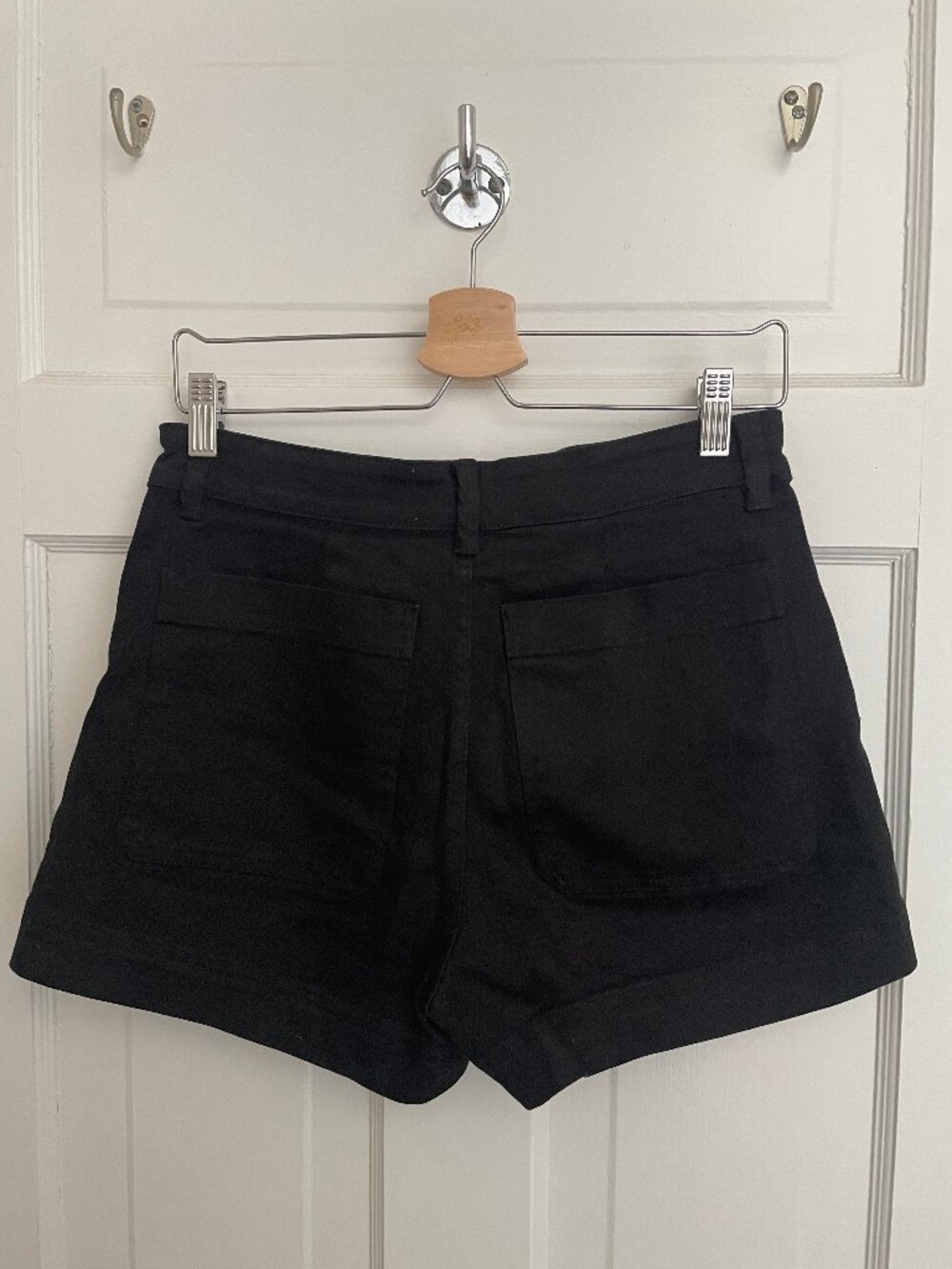 Everlane Black Short - Picture 3 of 5